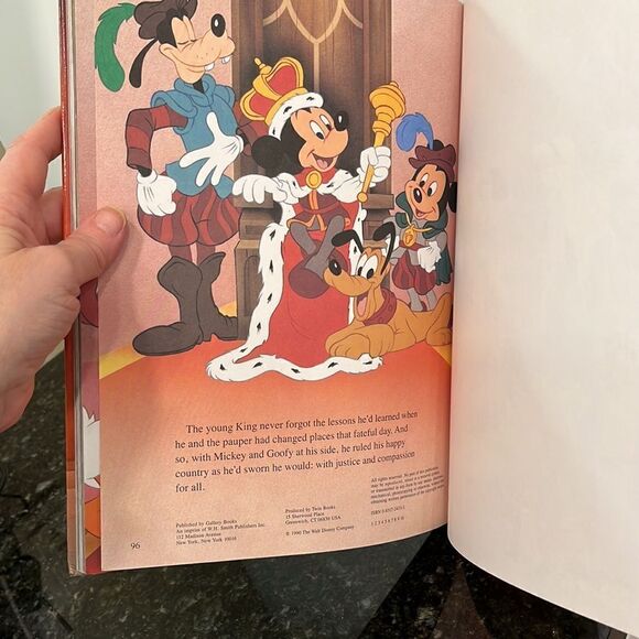 Walt Disney Pictures presents The Prince and the Pauper Book - Picture 3 of 5